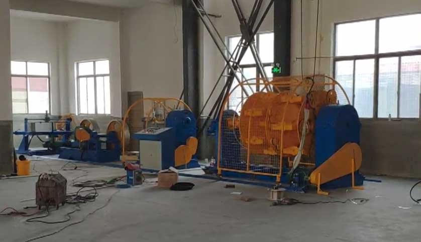 安裝在德汝電纜（上海）有限公司 籠絞機LJ400-7+12-1250型一套生產(chǎn)現(xiàn)場
