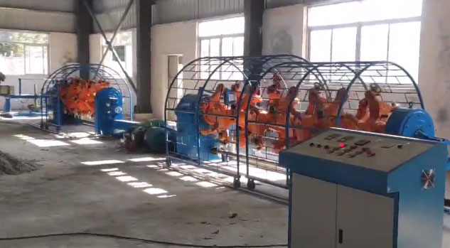 臺山市富成電線電纜有限公司設(shè)備 叉絞機SJ400-18+24型安裝現(xiàn)場