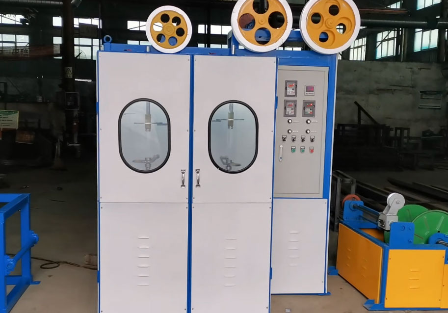 桶裝塔盤(pán)雙層云母帶繞包機(jī)TSRB400/630型試機(jī)現(xiàn)場(chǎng)