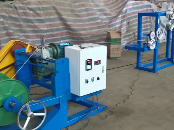 散裝絲復(fù)繞計米機(jī)組FR500型試機(jī)現(xiàn)場