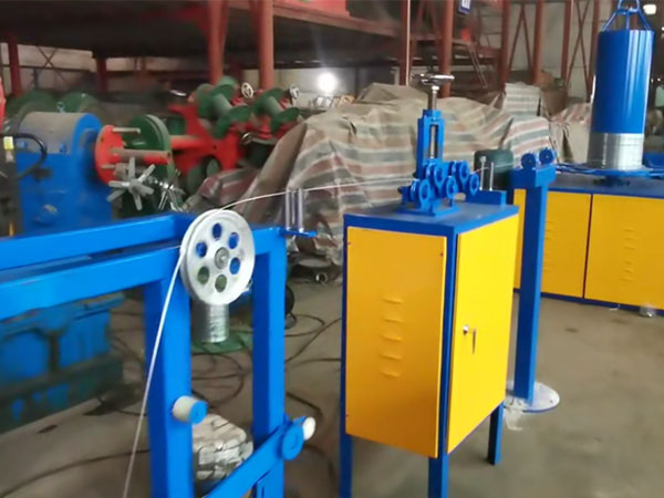 散裝鋼絲主動放線復(fù)繞計米機(jī)組 SDFR300/1000型生產(chǎn)現(xiàn)場
